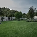 Apartment House Wisteria *