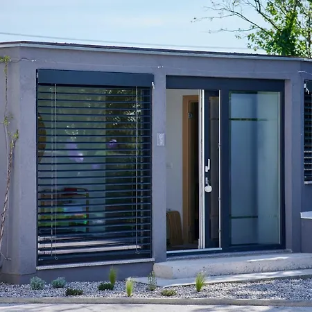 House Wisteria Daire Kostanjevica na Krasu