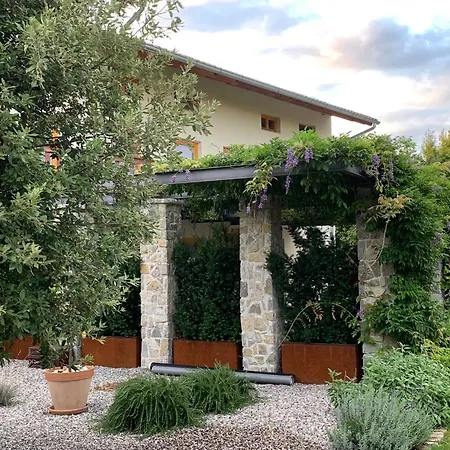 House Wisteria Daire *