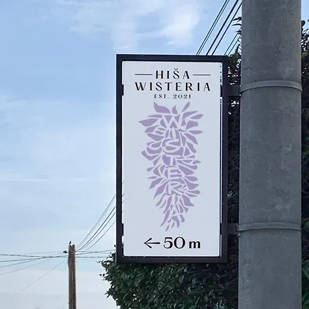 House Wisteria Daire *