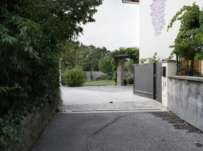 House Wisteria شقة *