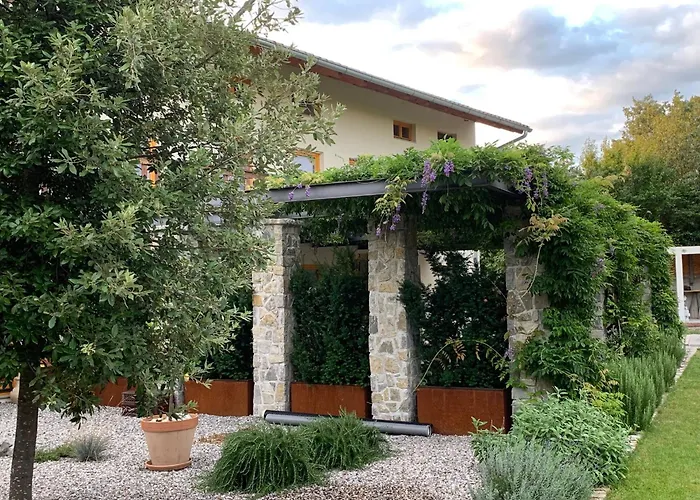 House Wisteria Apartma *